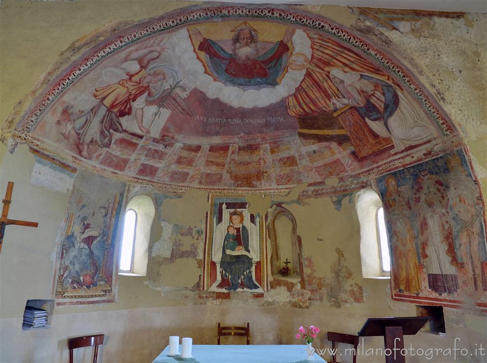 Lenta (Vercelli, Italy) - Left apse of the Church of Saint Mary of the Fields
